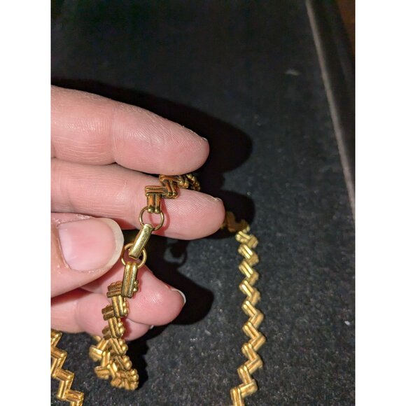 Vintage Gold-Tone Zigzag Necklace With Hook Clasp - Picture 6 of 7